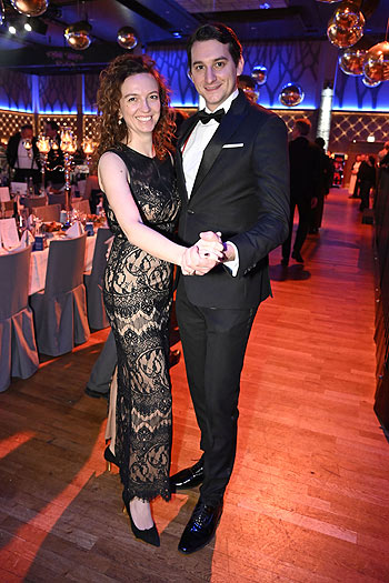 Stephanie von Luttitz mit Freund beim 15. Schwarz-Weiss Ball "Münchner Gschichten" im Paulaner am Nockherberg in München, 13. Januar 2024 ©Fotos: Petra Schönberger